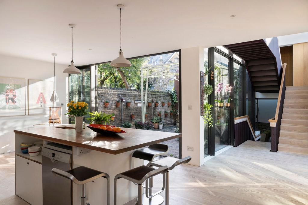 Property photo 3 of 27