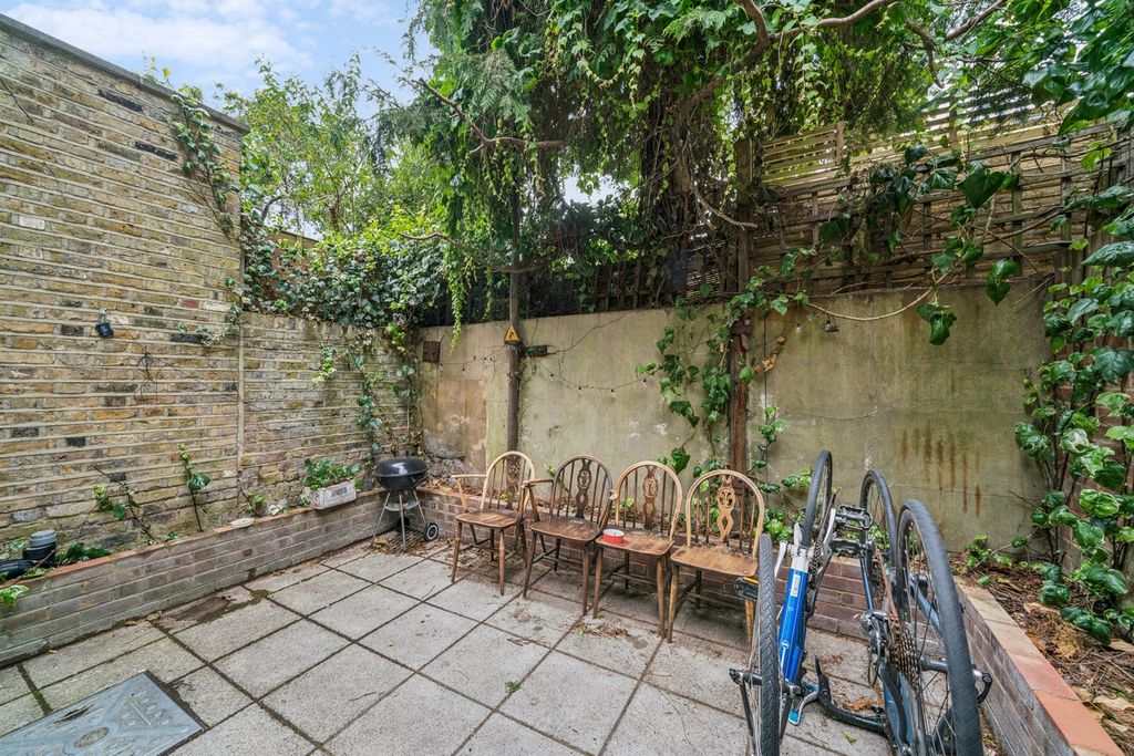 Property photo 3 of 11
