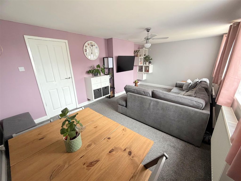 Property photo 3 of 31 Dining Lounge