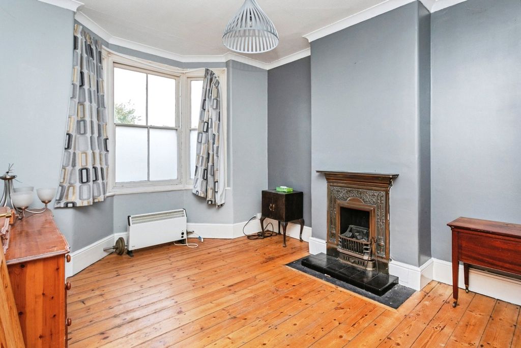 Property photo 2 of 17 Photo