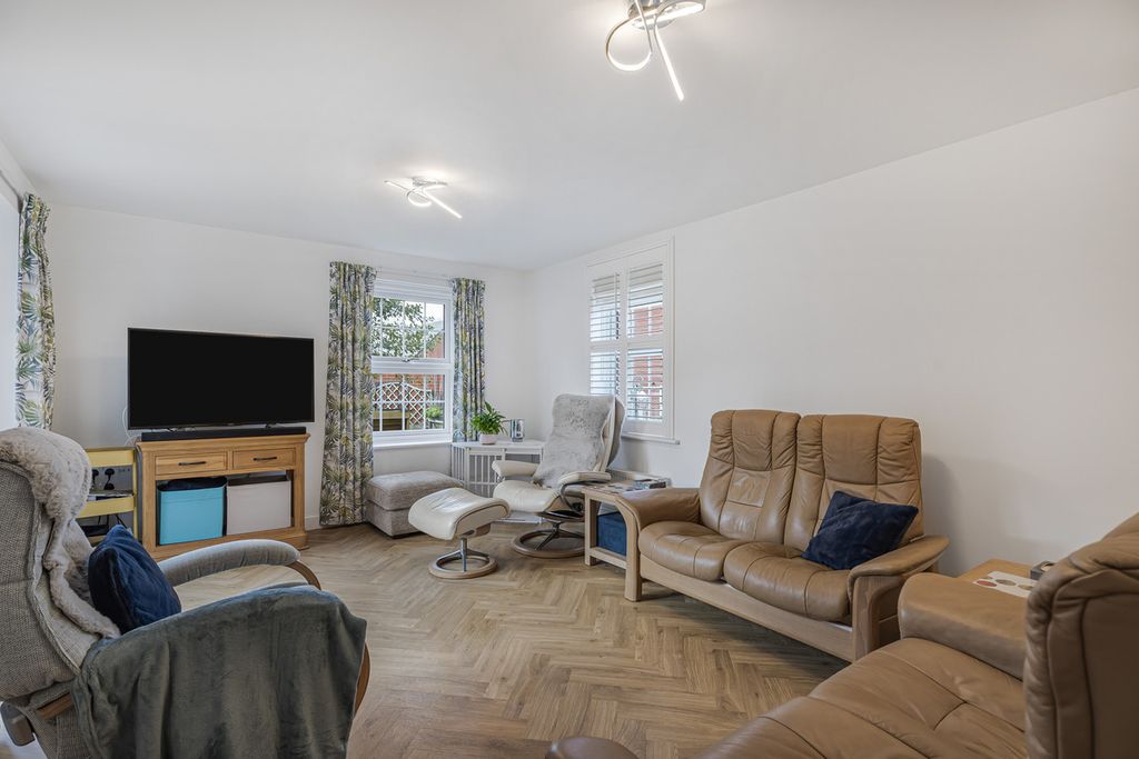 Property photo 3 of 28