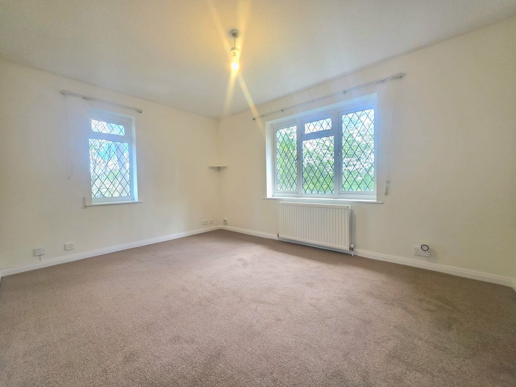 Property photo 3 of 10 Living Room