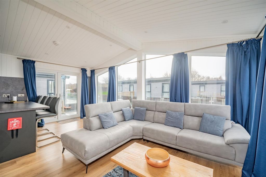 Property photo 3 of 22 12 The Paddocks Silverwood Resort-13.Jpg