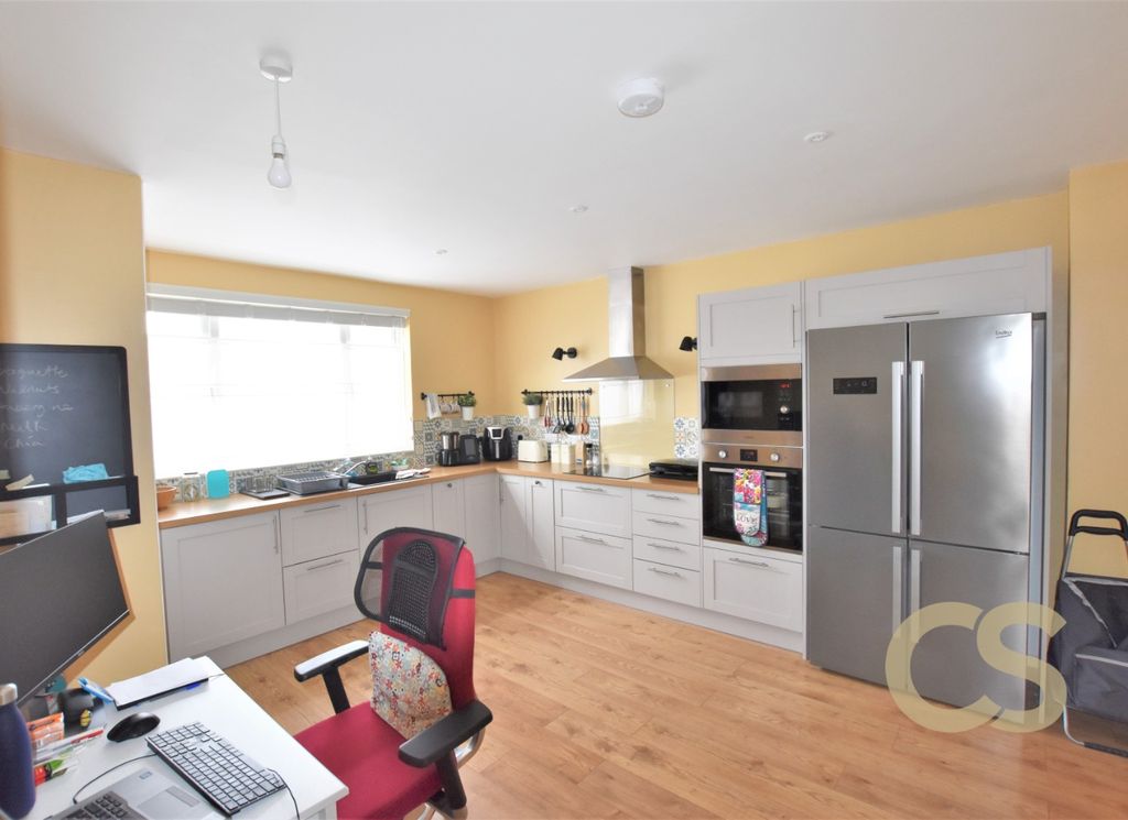 Property photo 3 of 10 5530582