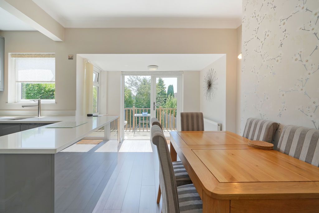 Property photo 2 of 28 Dining Kitchen