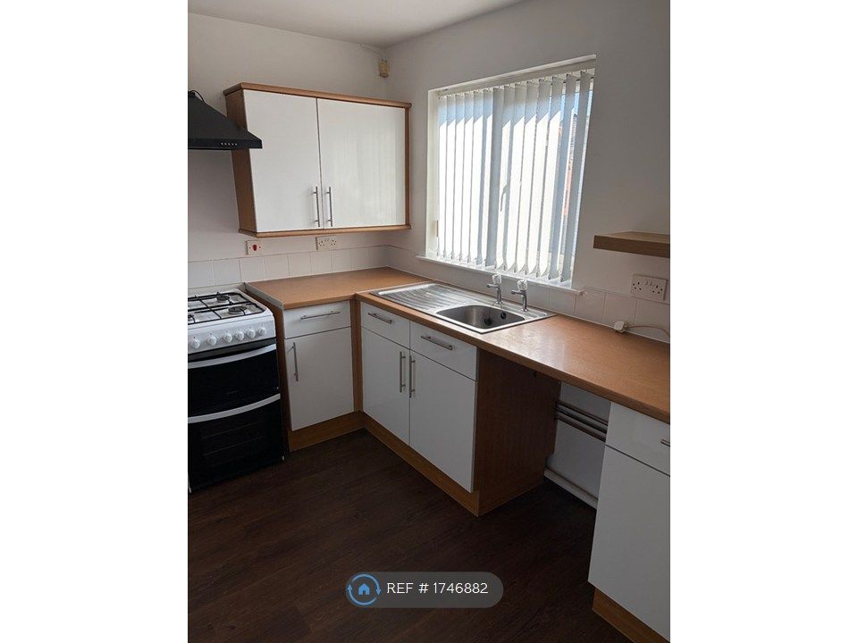 Property photo 1 of 17 Kitchen