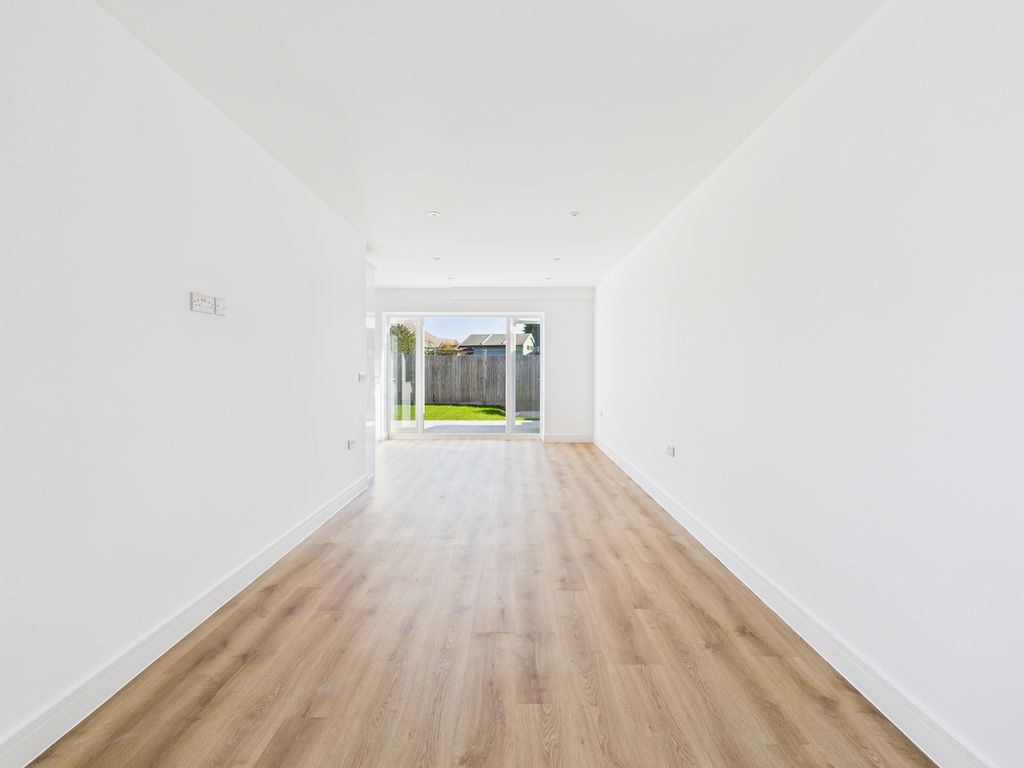 Property photo 3 of 12 Lounge