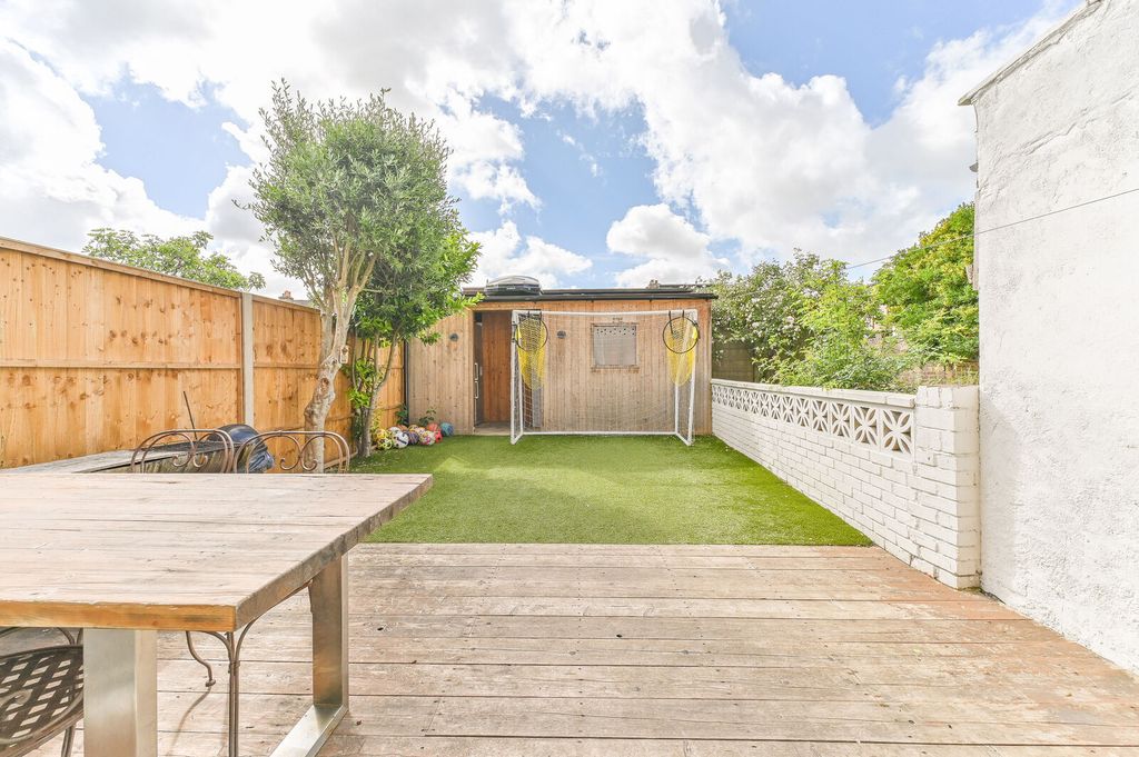 Property photo 2 of 11