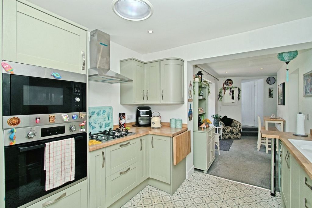 Property photo 2 of 20