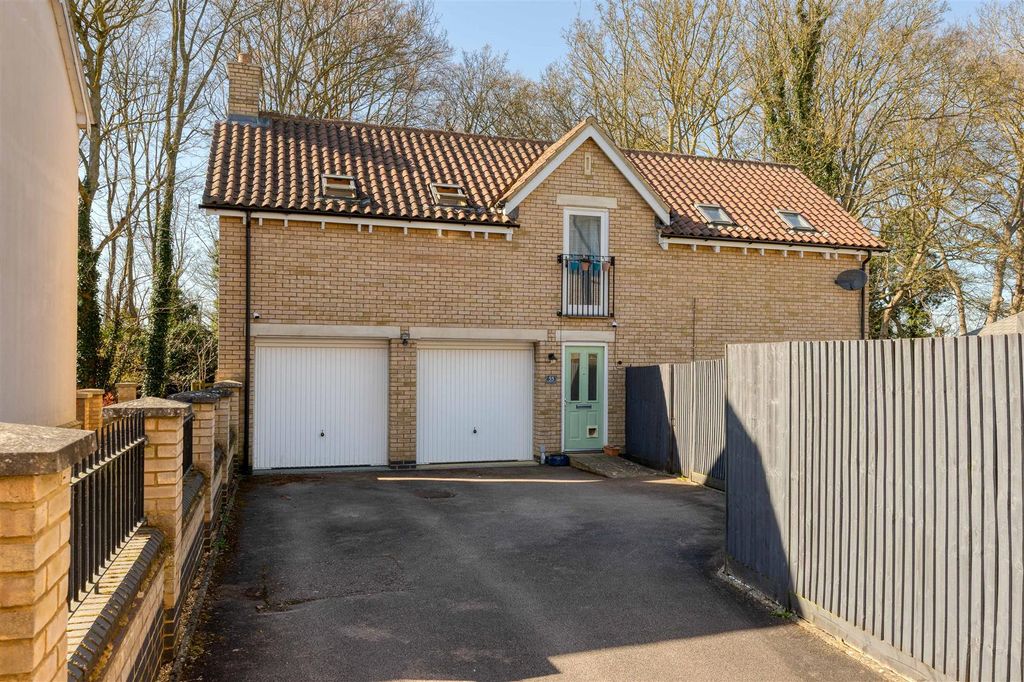 Property photo 1 of 17 Detached Coachhouse