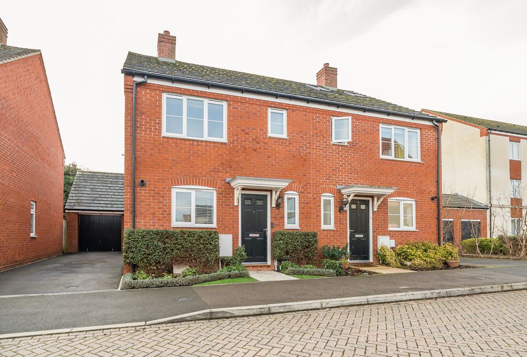 Property photo 1 of 18 1396678-1-6967c09...