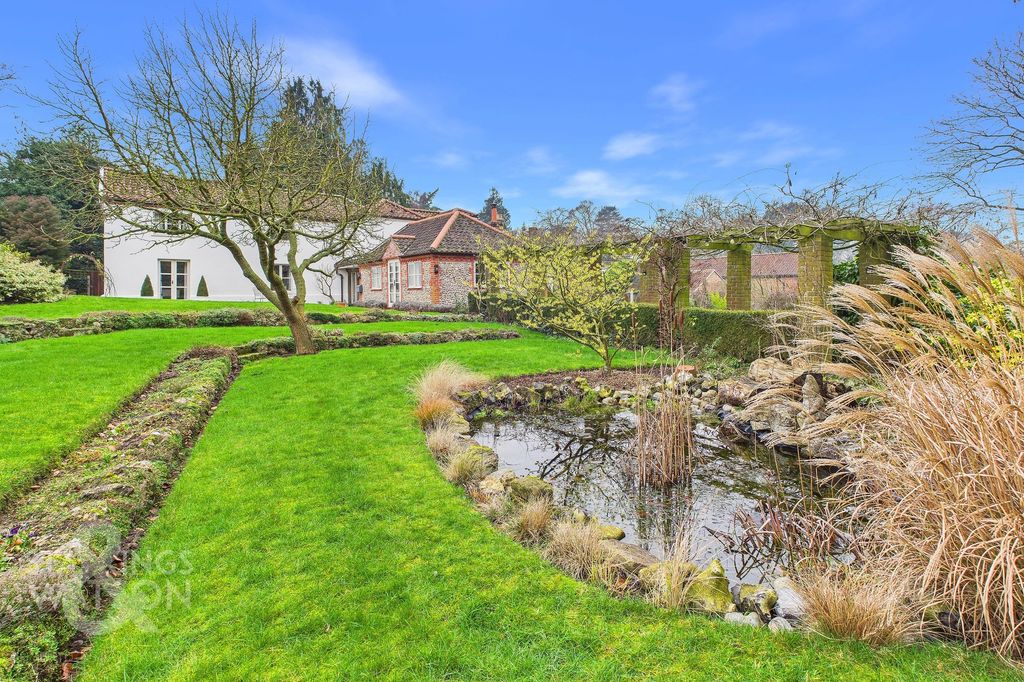 Property photo 2 of 38