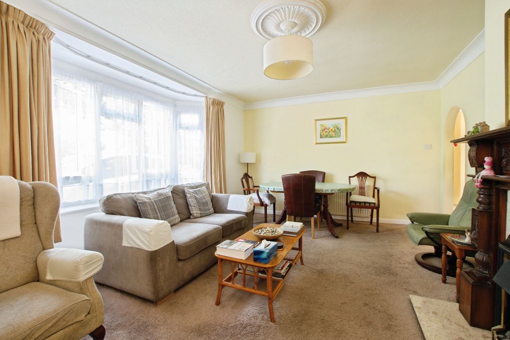 Property photo 3 of 18 Sitting Room