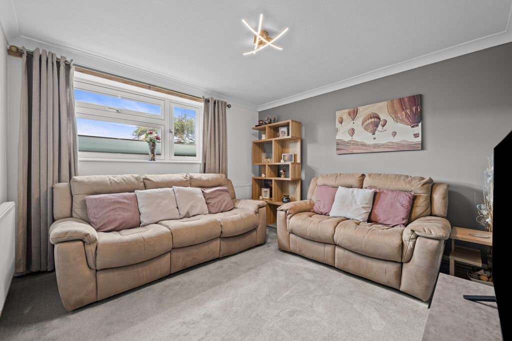 Property photo 2 of 32