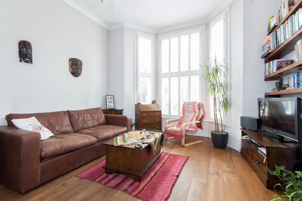 Property photo 2 of 10 2. Living Room