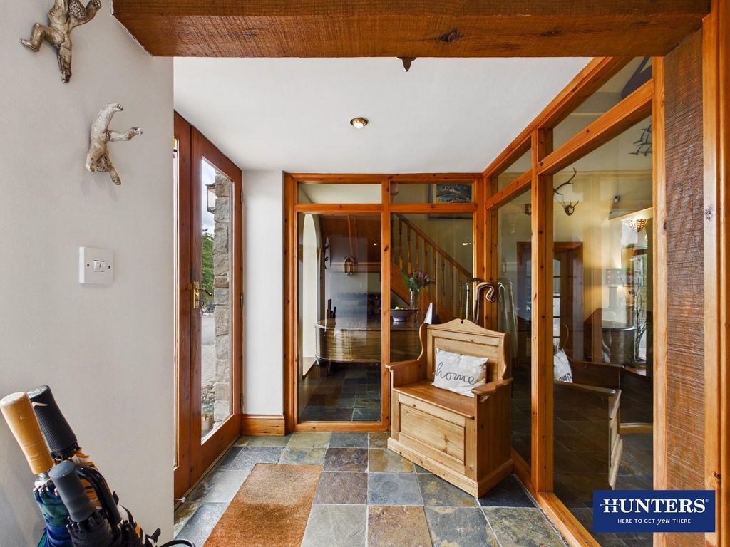 Property photo 2 of 44 Entrance Hall