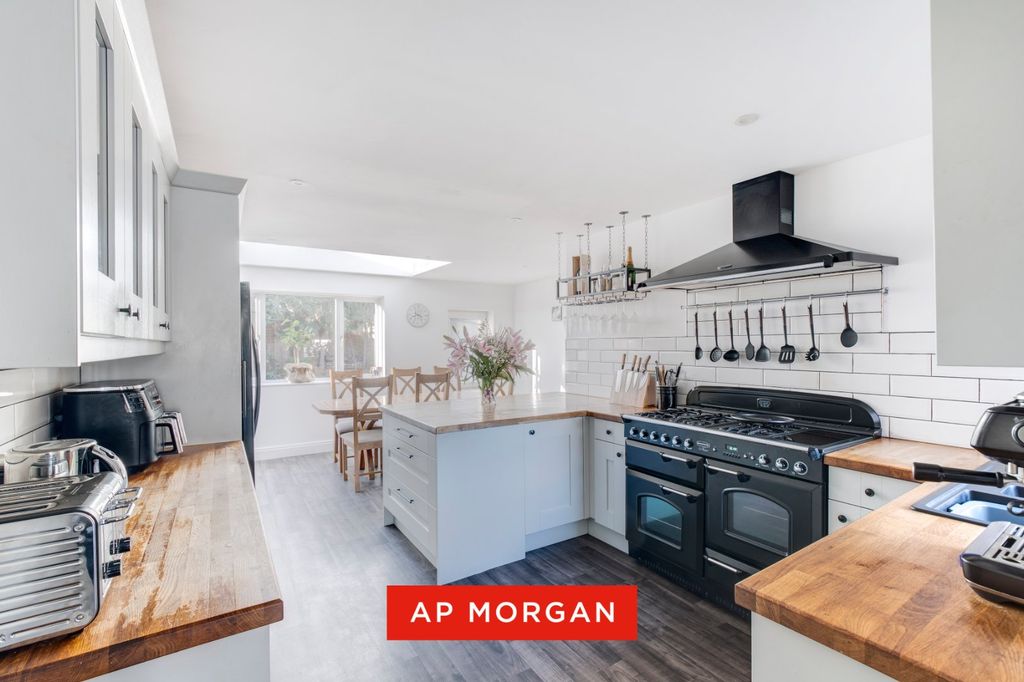 Property photo 3 of 23 Picture No. 02