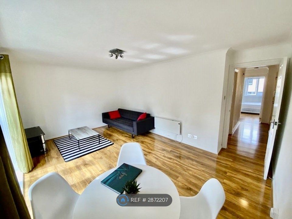 Property photo 2 of 15 Living Room - Furniture Included, Walnut Flooring