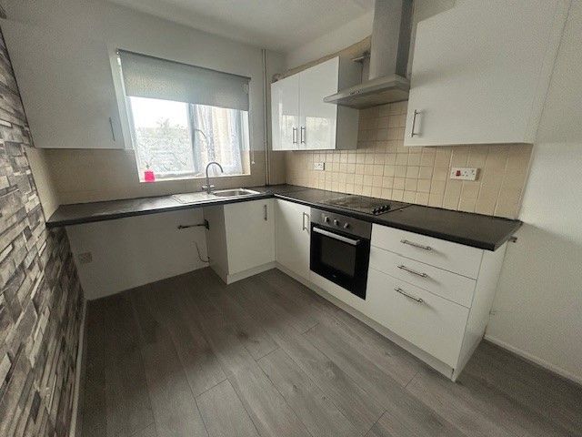 Property photo 2 of 7 Kitchen