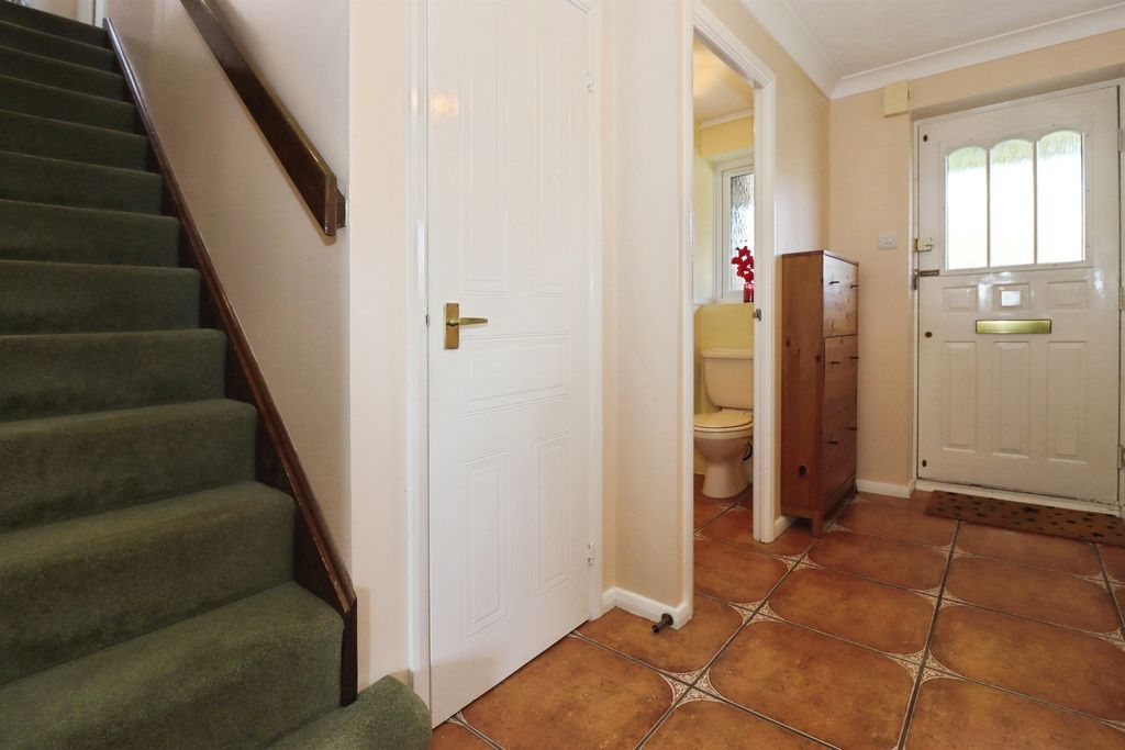 Property photo 2 of 20