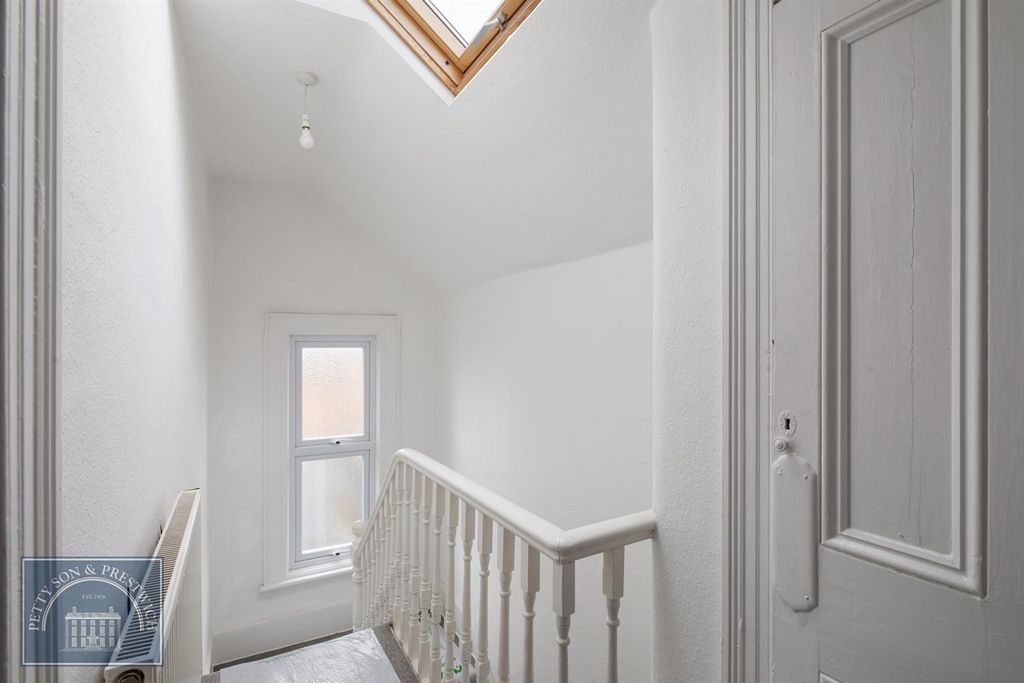 Property photo 3 of 7 High Street_014.Jpg