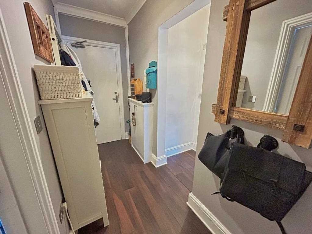 Property photo 3 of 17 Entrance Hall