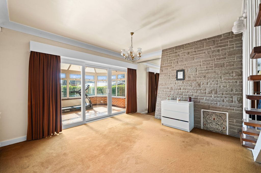 Property photo 3 of 49