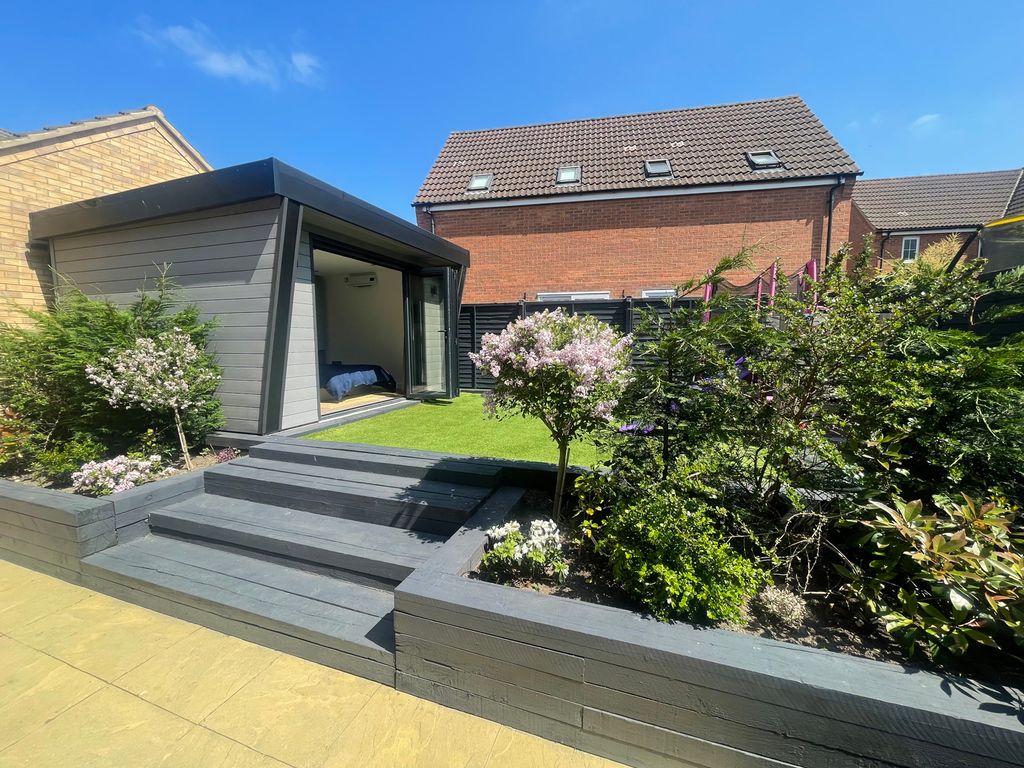 Property photo 3 of 12 Garden Bedroom / Office