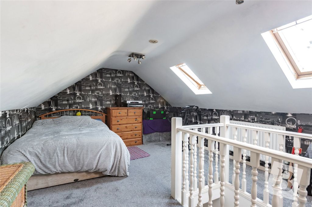 Property photo 2 of 13 Bedroom