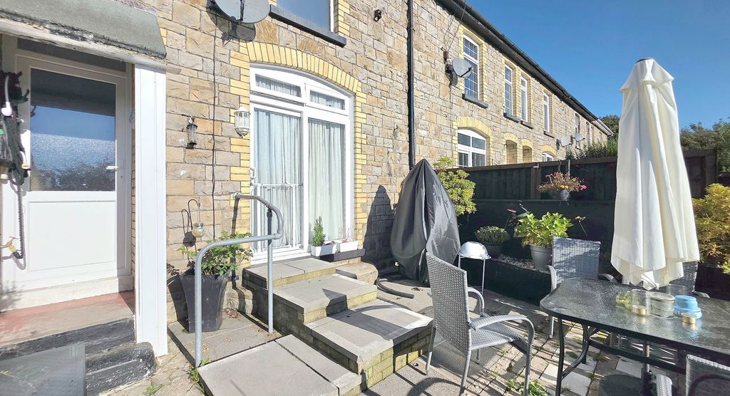 Property photo 2 of 25