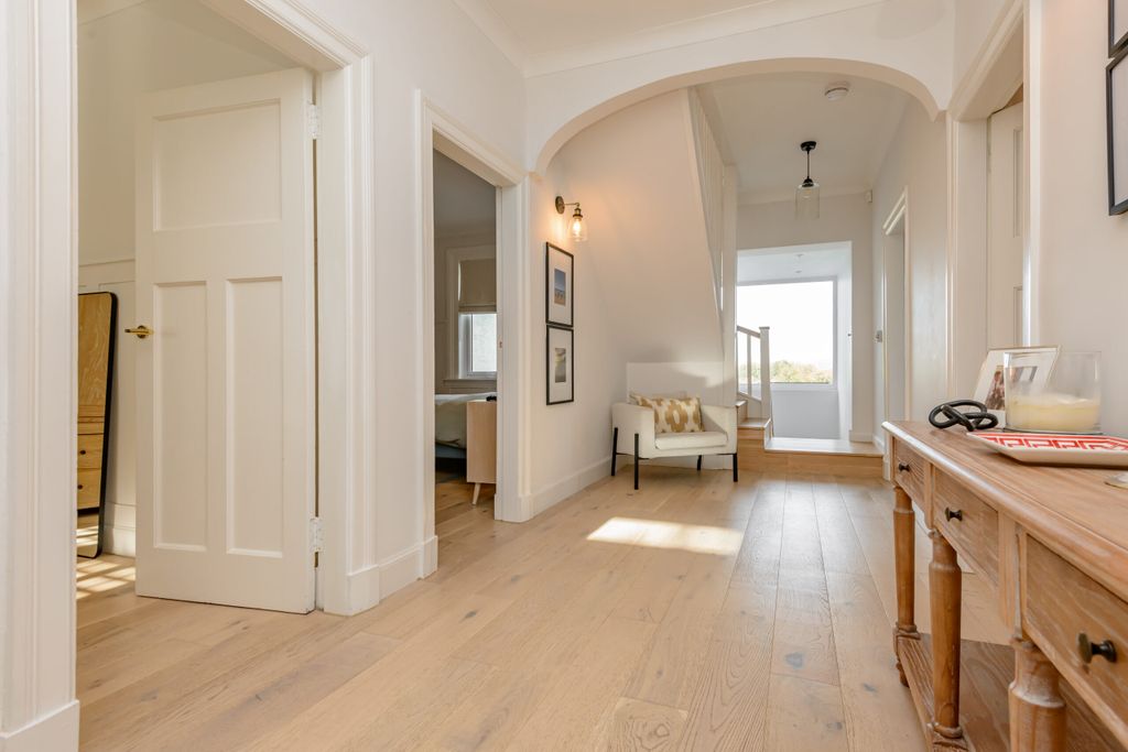 Property photo 3 of 35