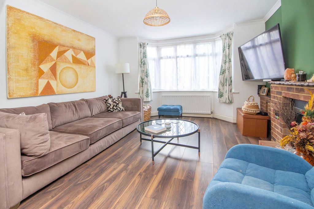 Property photo 3 of 13 Lounge
