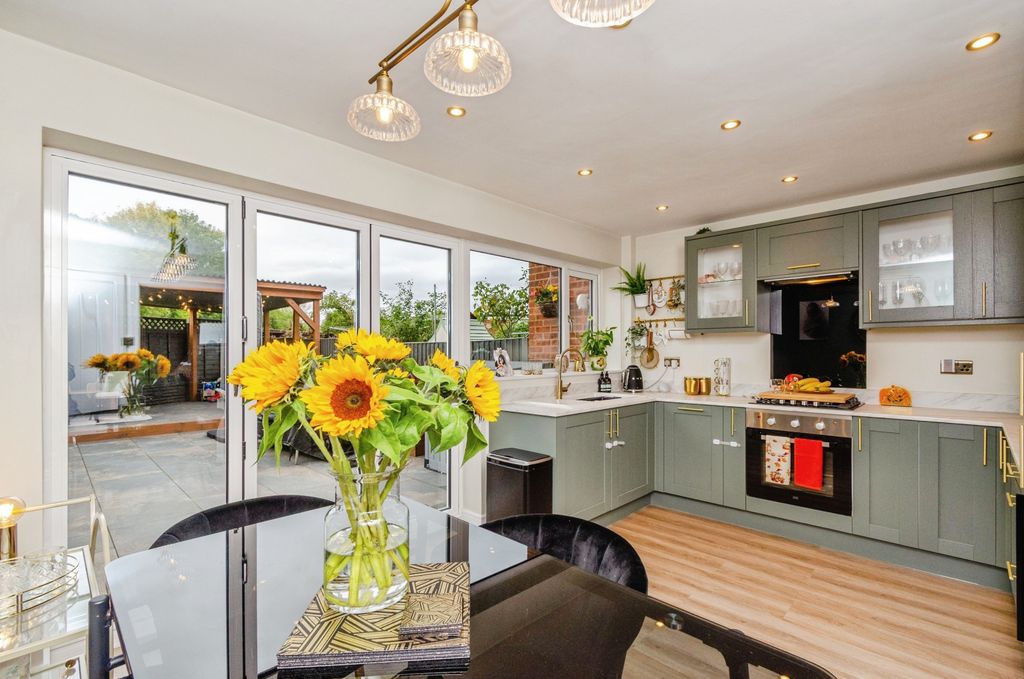 Property photo 3 of 20 Kitchen Diner