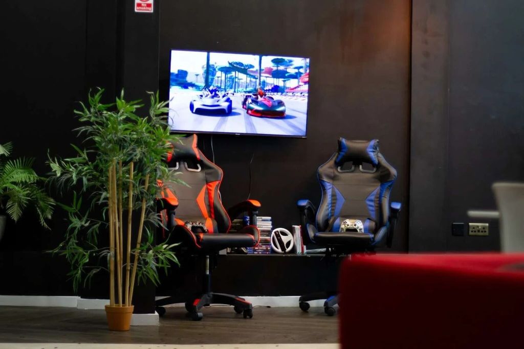 Property photo 2 of 10 Building