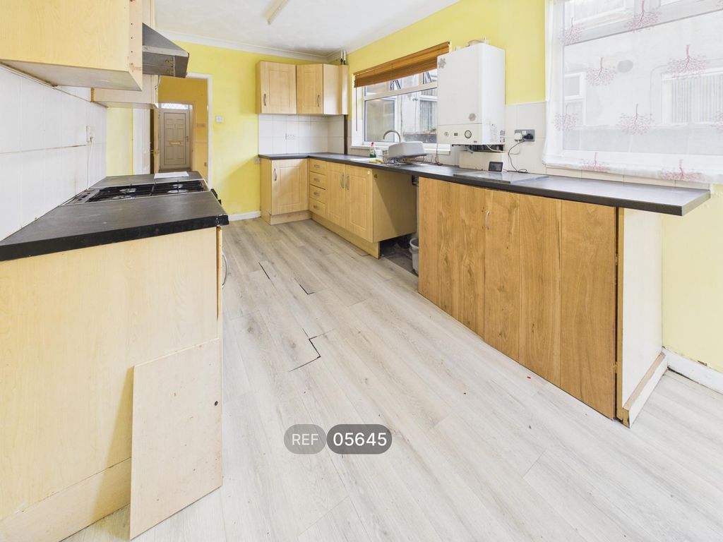 Property photo 3 of 20 Kitchen