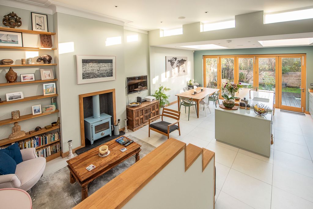 Property photo 3 of 12 Kitchen