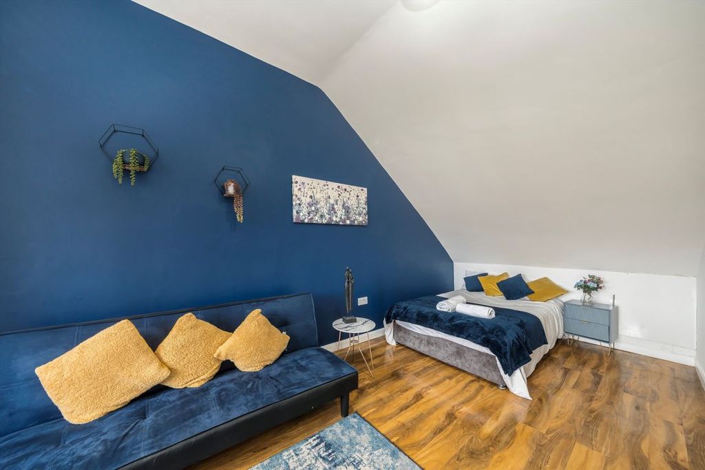 Property photo 1 of 3