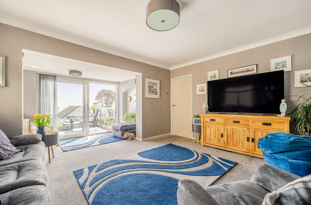 Property photo 2 of 16 Living Room