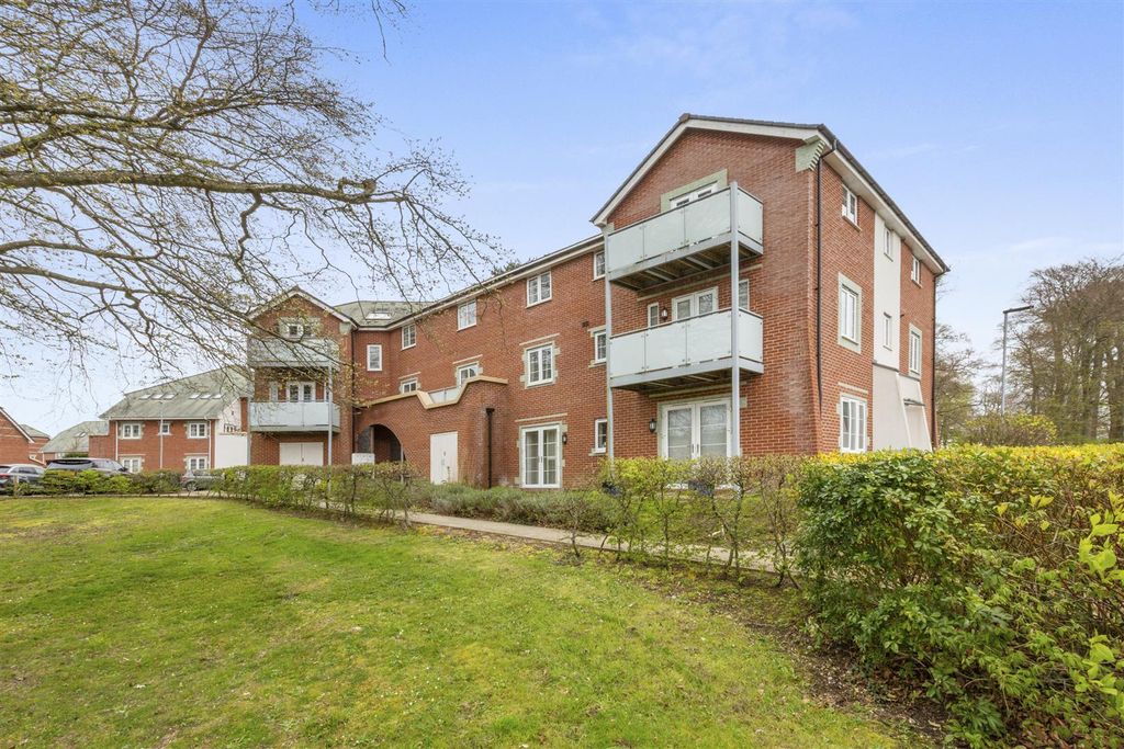 Property photo 1 of 14 Kennedy Ave-13.Jpg