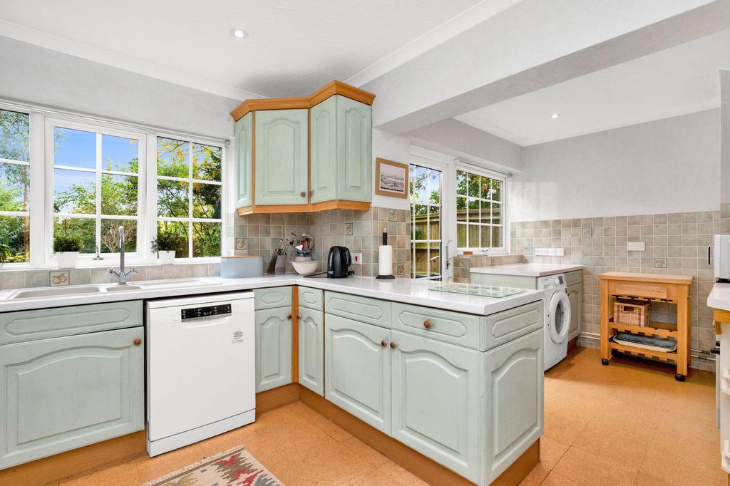 Property photo 3 of 34