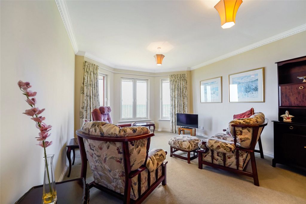 Property photo 3 of 19 Living/Dining Room