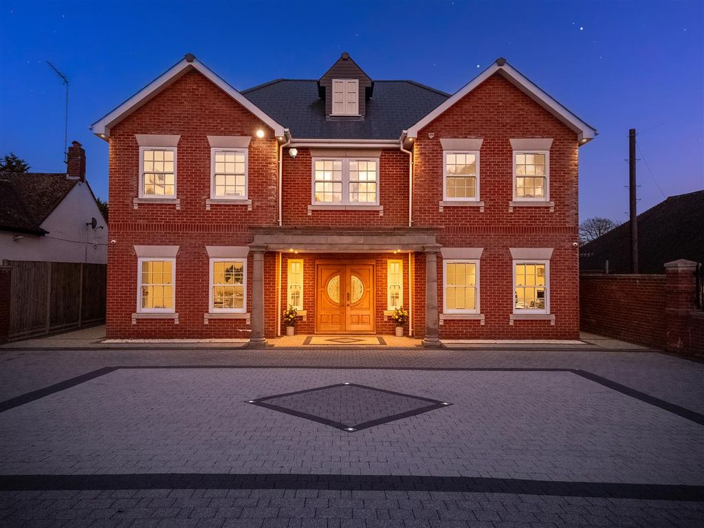 Property photo 2 of 20