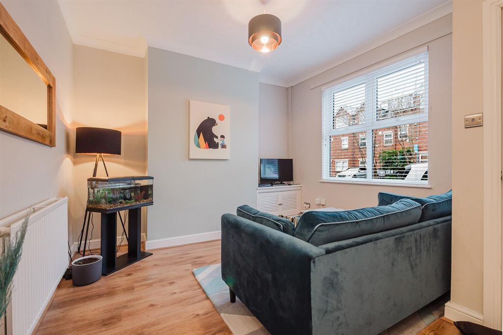 Property photo 2 of 20 Lounge