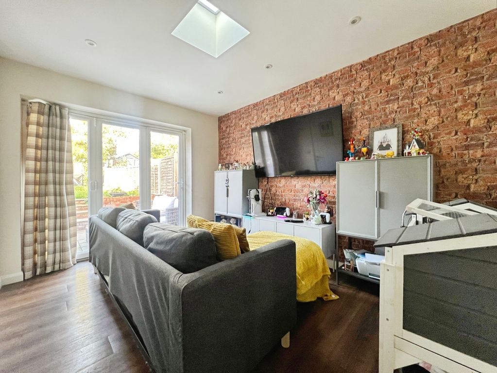 Property photo 3 of 11 Pbox-Img.Jpg