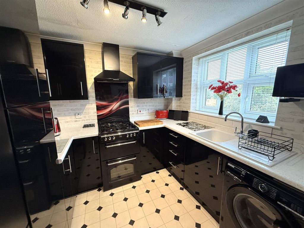 Property photo 3 of 15 Brafield 12.Jpg