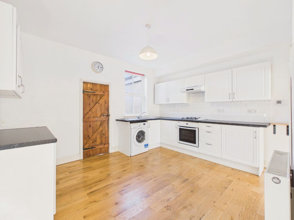 Property photo 3 of 18 5552744