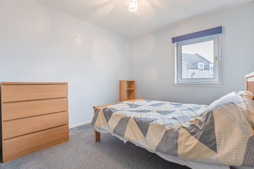 Property photo 3 of 11 Bed1Angle1