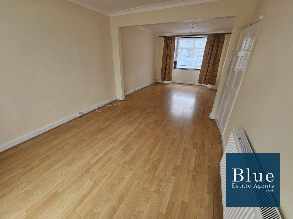 Property photo 1 of 16 Through Lounge