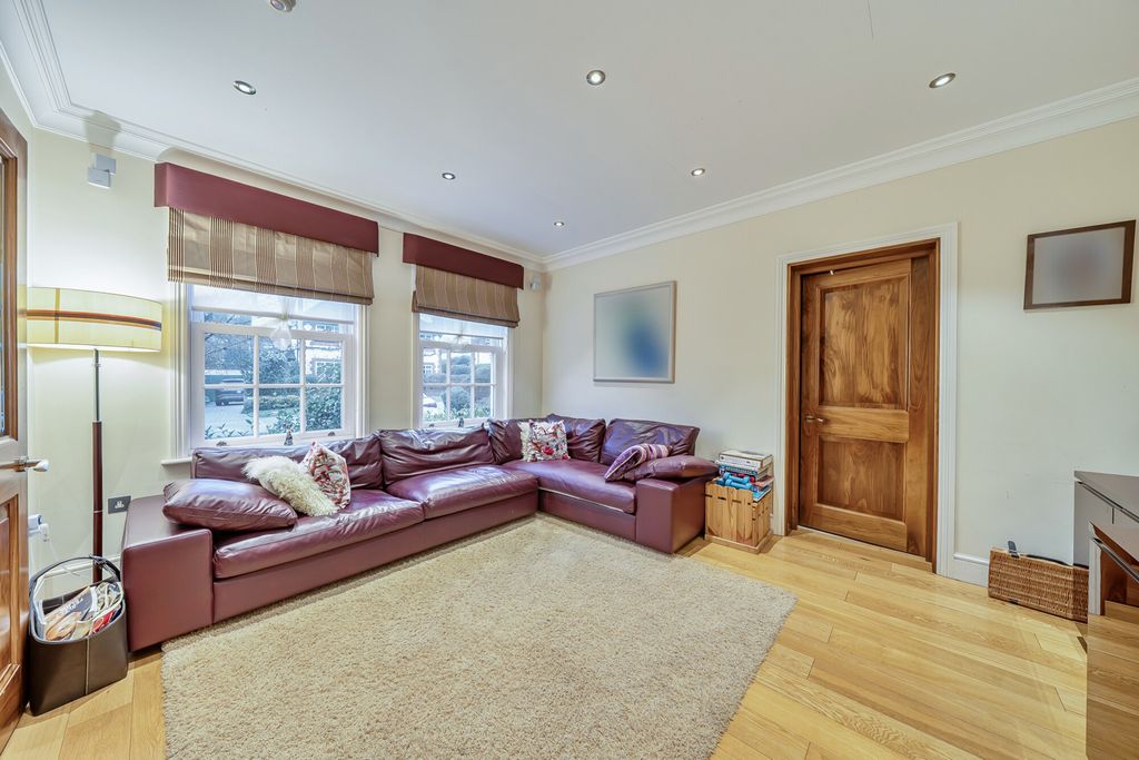 Property photo 3 of 29 1401560-24-697200...