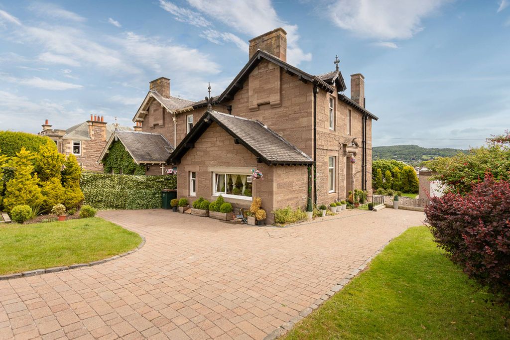 Property photo 1 of 29